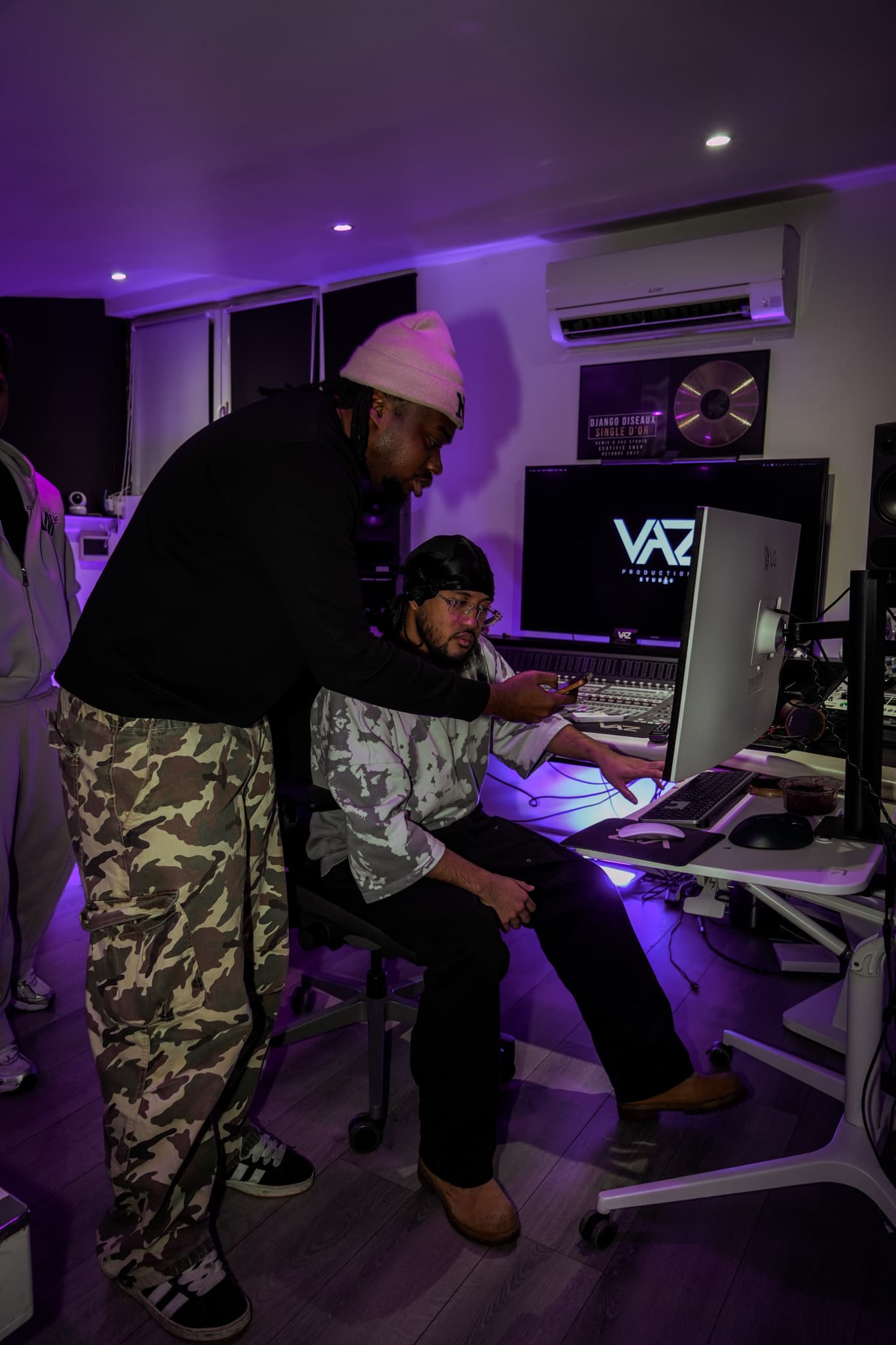 Vaz Studio — frame 9